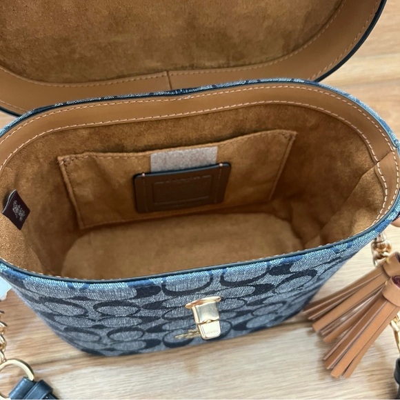 Coach C8165 Kay Crossbody In Signature Chambray In Gold/DENIM MULTI - Picture 5 of 6